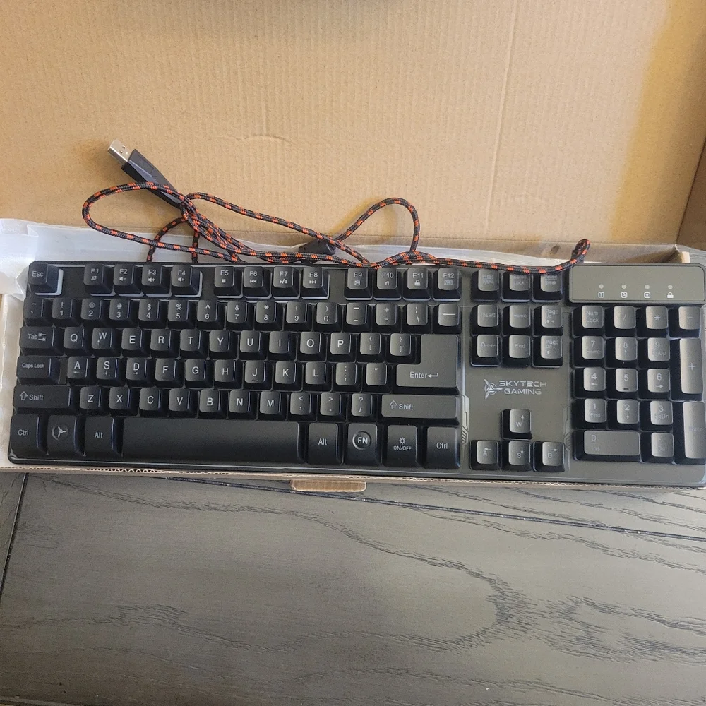 New Skytech Gaming keyboard k-1000 Lights Up